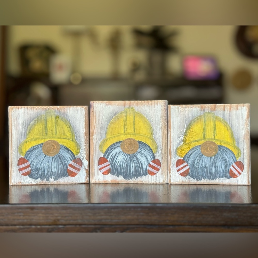 Handmade construction worker known shelf sitter
